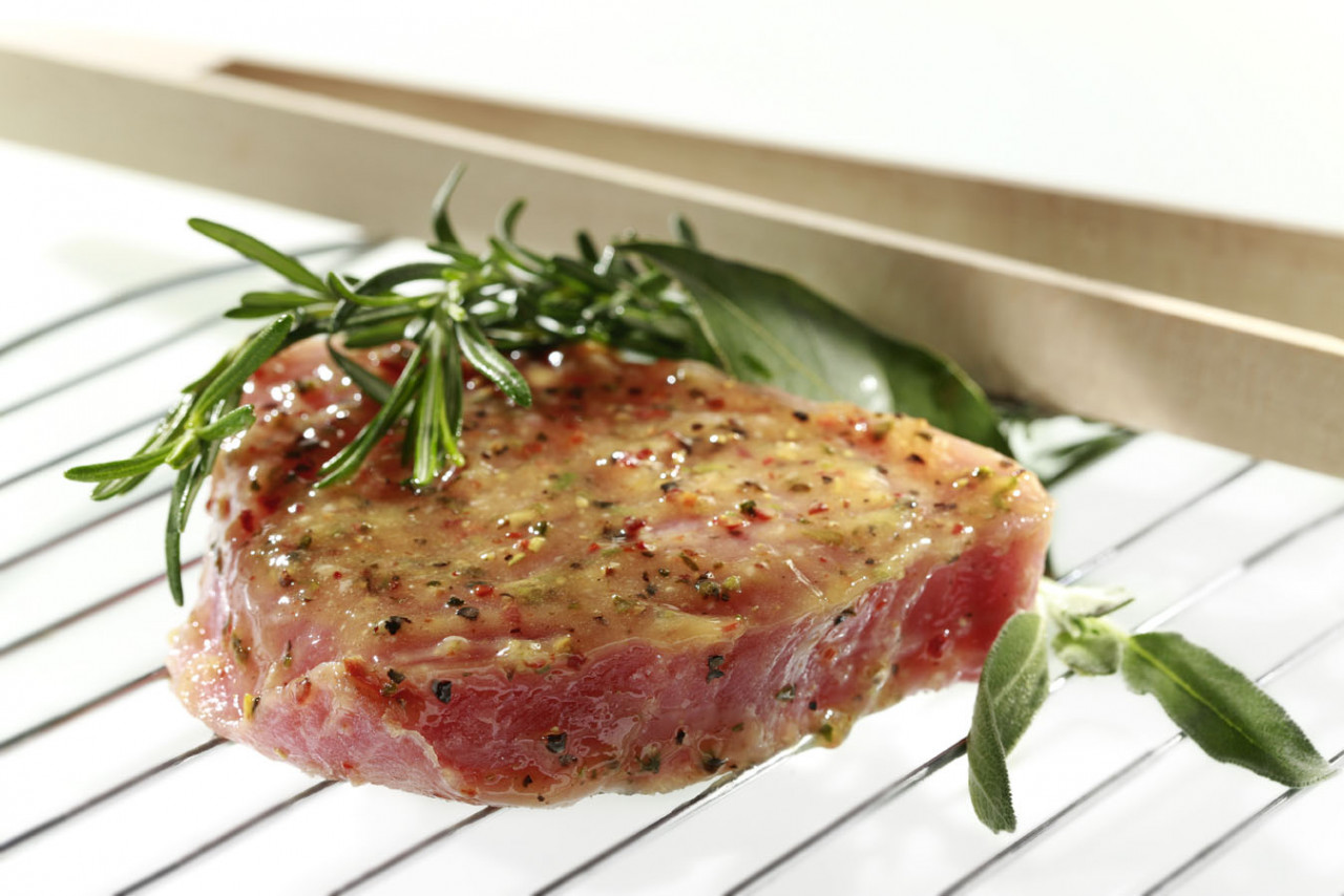 Thunfischfilet-Steaks “BBQ-Pfeffer”, roh, mariniert, tiefgefroren, ca. 500g (3-5 Stück)